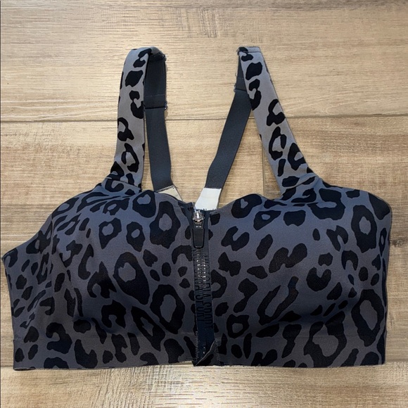Victoria's Secret Other - Victoria Secret Sport Black and Gray Leopard Sports Bra No Size Tag Best 32DD